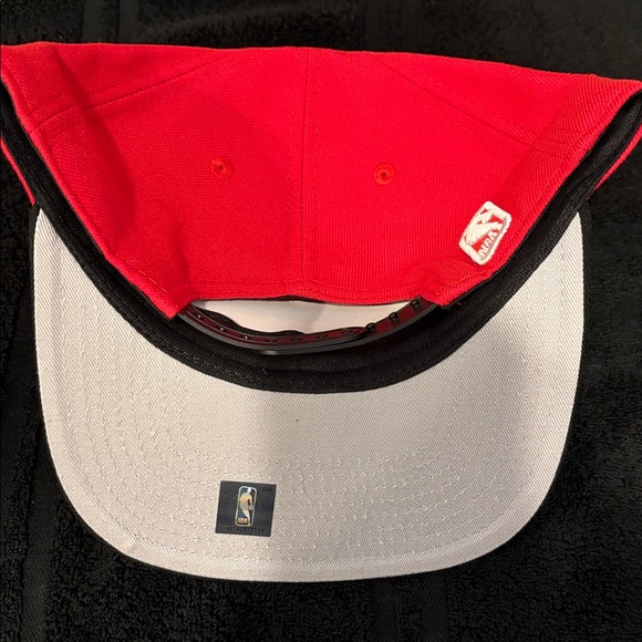 Houston Rockets Red/Black SnapBack Hat - Picture 5 of 8